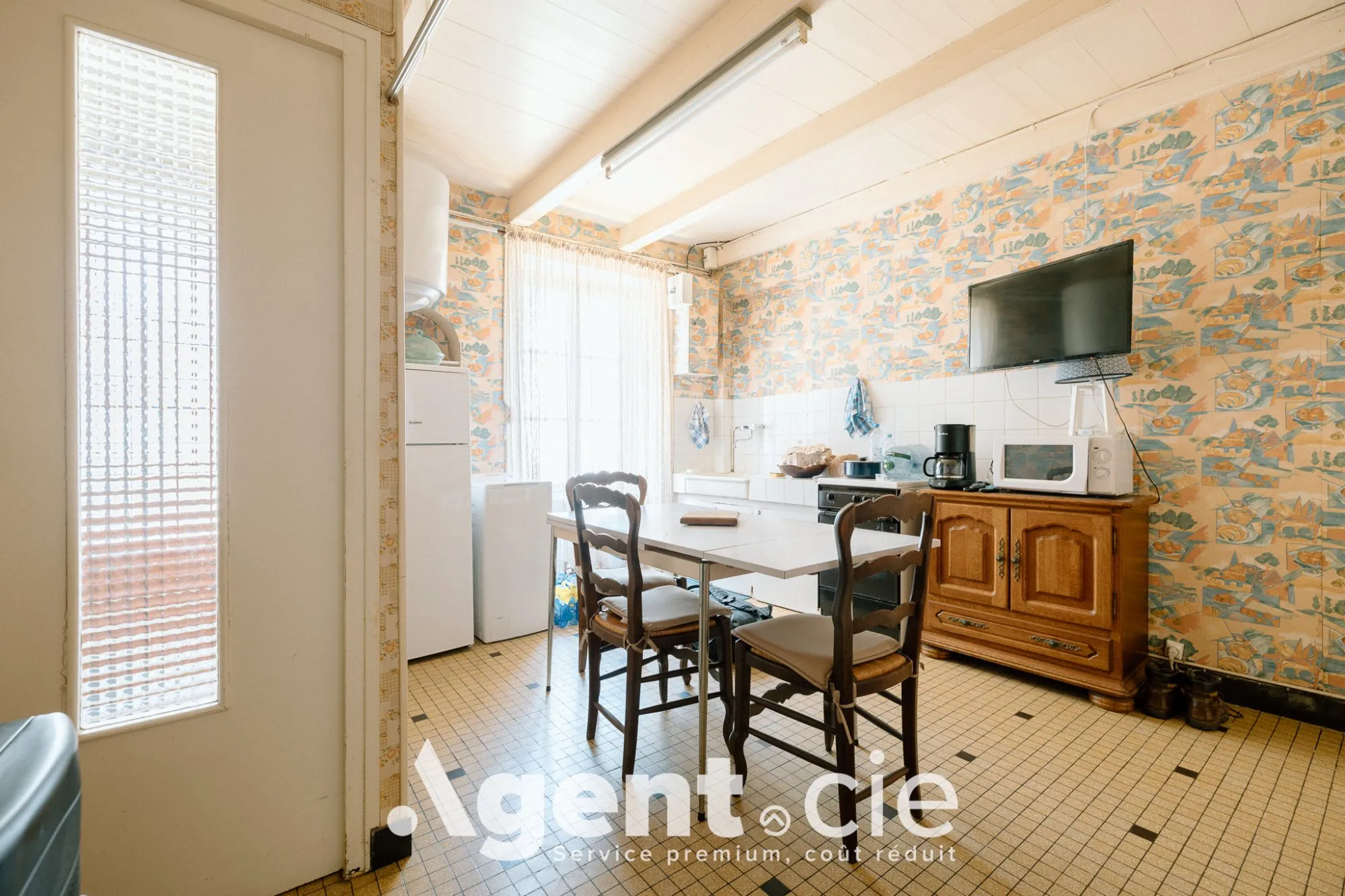 Maison à vendre à Saint-Vaast-la-Hougue, charmante ville côtière avec potentiel de rénovation 
