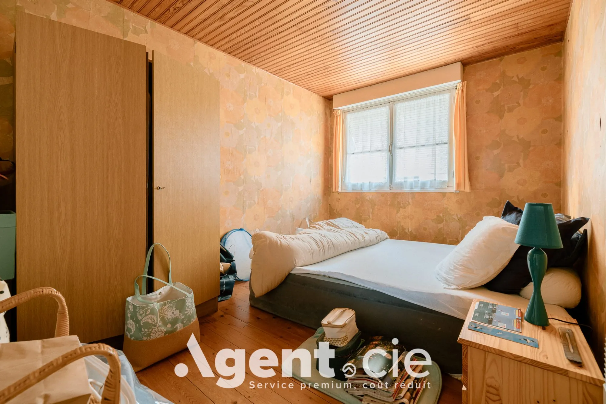 Maison à vendre à Saint-Vaast-la-Hougue, charmante ville côtière avec potentiel de rénovation 