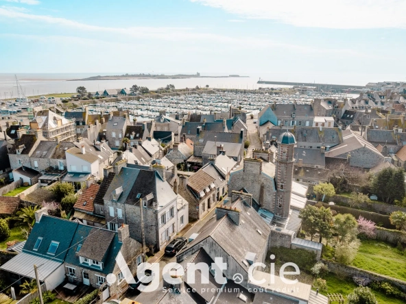 Maison à vendre à Saint-Vaast-la-Hougue, charmante ville côtière avec potentiel de rénovation