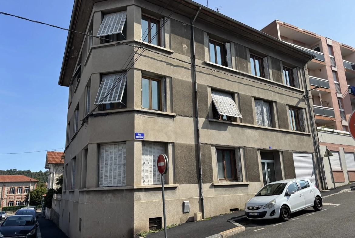 Appartement T2 à vendre à Firminy – 47,45 m², rénovable, proche commodités 