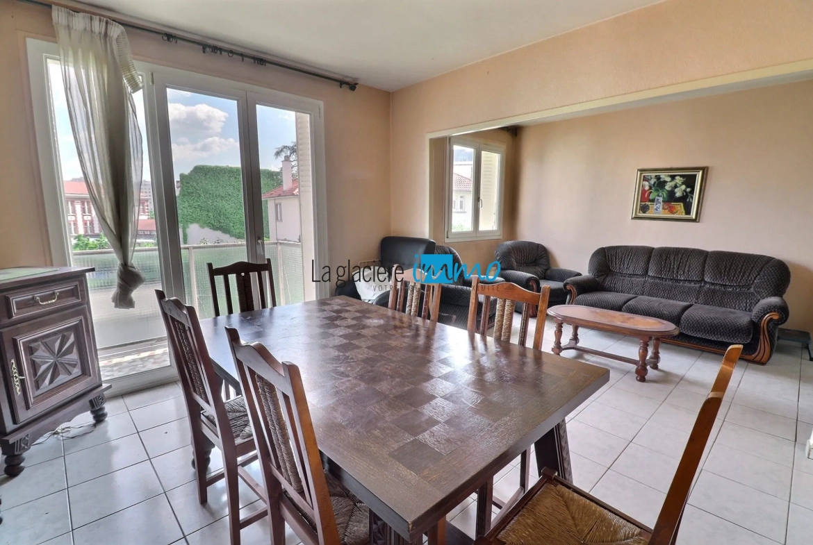 Appartement 68 m² à Clermont-Ferrand secteur Montjuzet avec cave, à rénover 