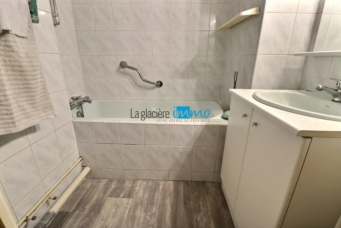 Appartement 68 m² à Clermont-Ferrand secteur Montjuzet avec cave, à rénover 