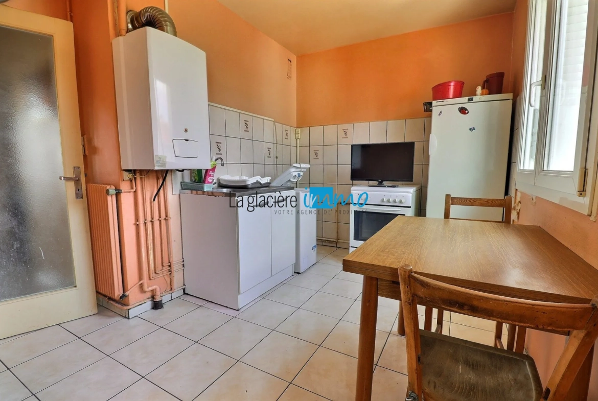 Appartement 68 m² à Clermont-Ferrand secteur Montjuzet avec cave, à rénover 