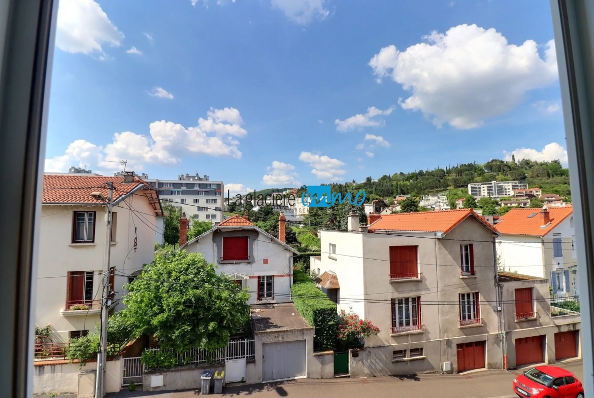 Appartement 68 m² à Clermont-Ferrand secteur Montjuzet avec cave, à rénover 