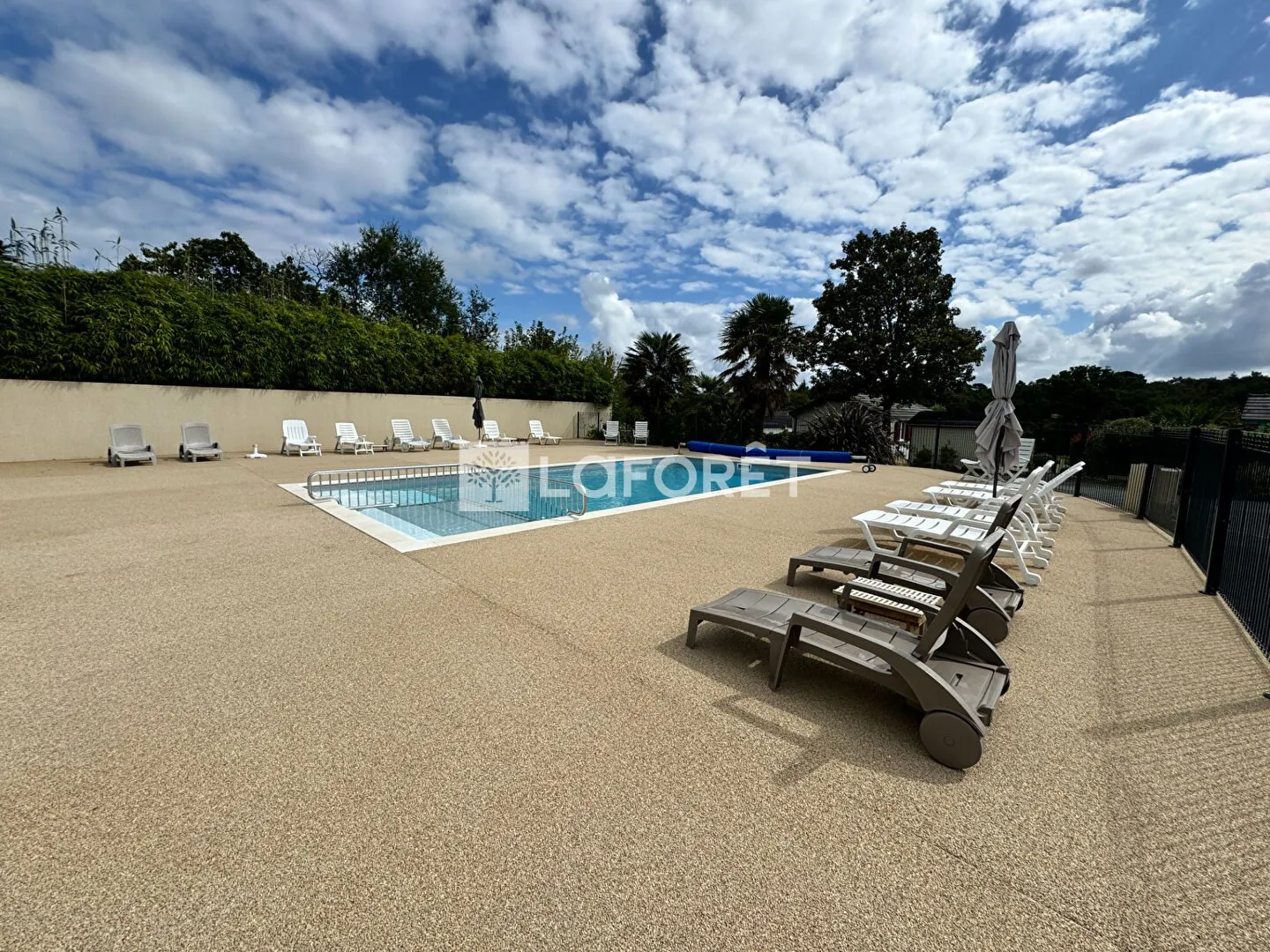 Charmant chalet meublé avec piscine à Pont l'Abbé, résidence de vacances 