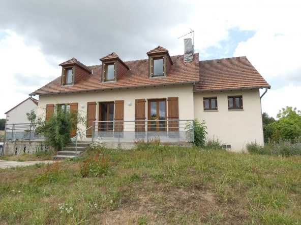 Belle maison avec sous-sol et jardin à Jarnages, proche Guéret