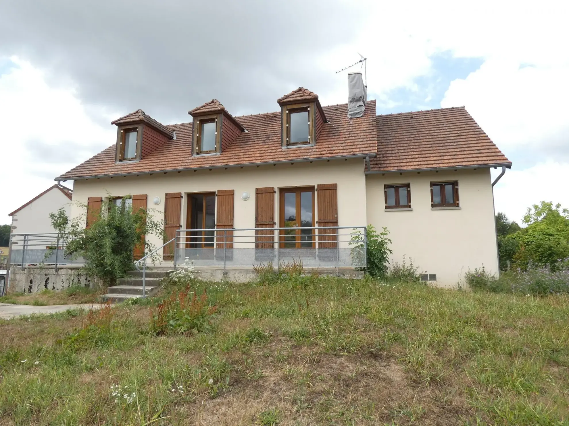 Belle maison avec sous-sol et jardin à Jarnages, proche Guéret 