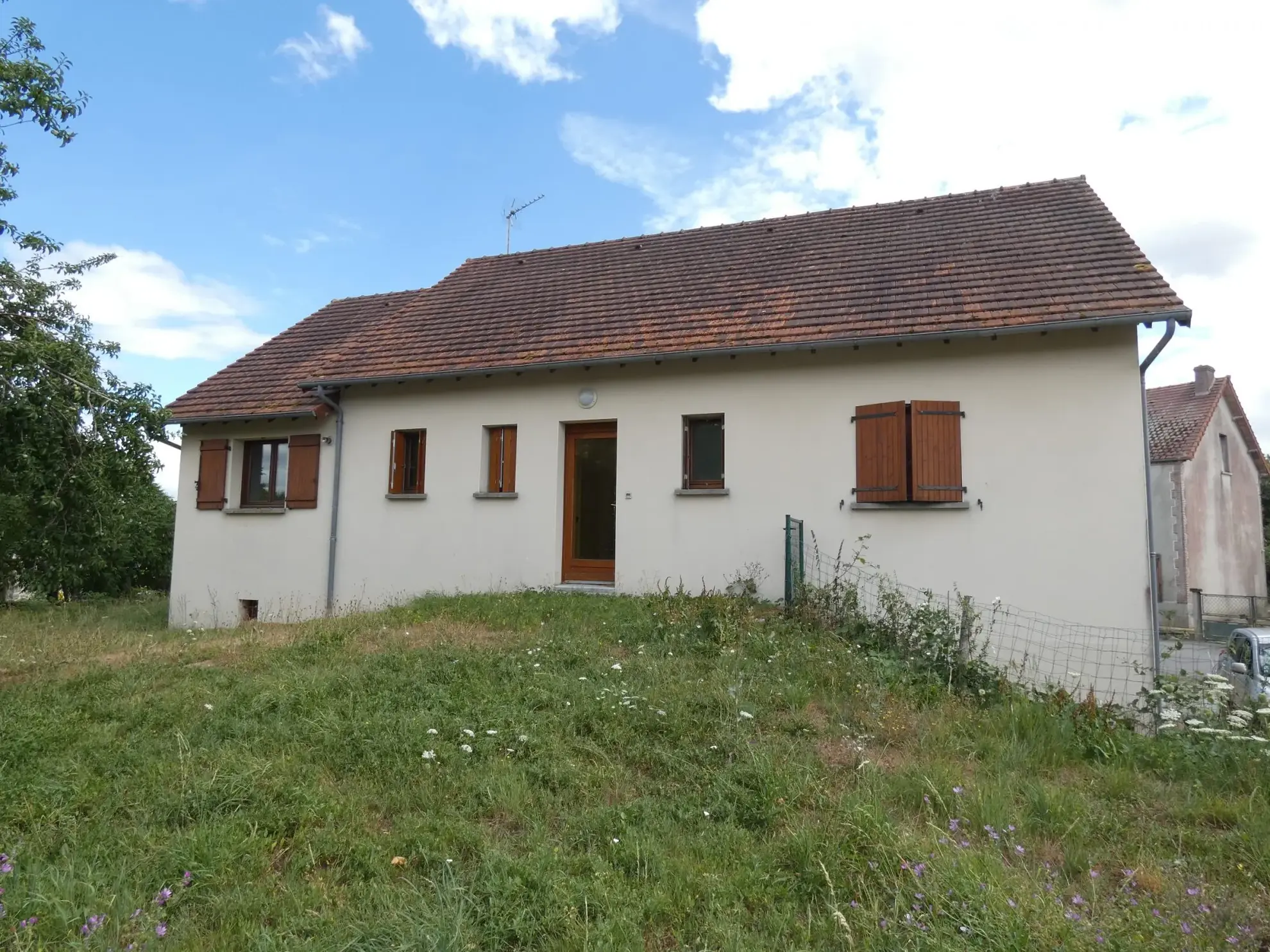 Belle maison avec sous-sol et jardin à Jarnages, proche Guéret 