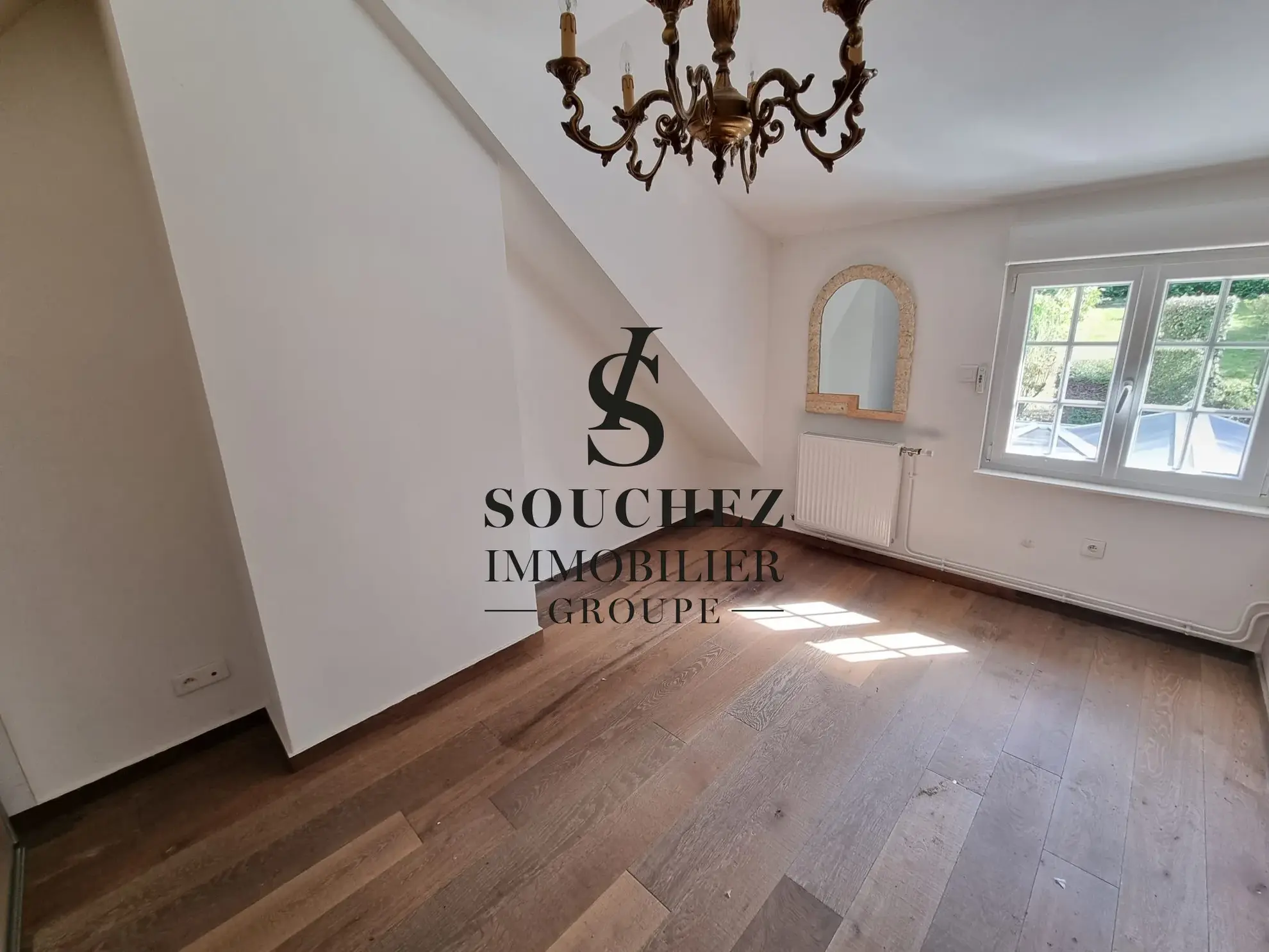 Maison en pierres blanches rénovée à Mont-Saint-Eloi - Jardin et Veranda 