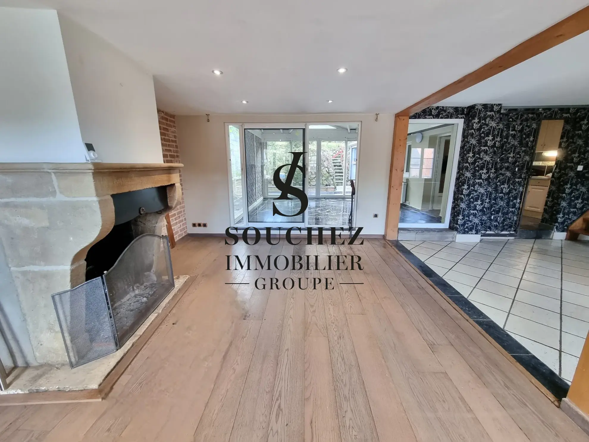 Maison en pierres blanches rénovée à Mont-Saint-Eloi - Jardin et Veranda 