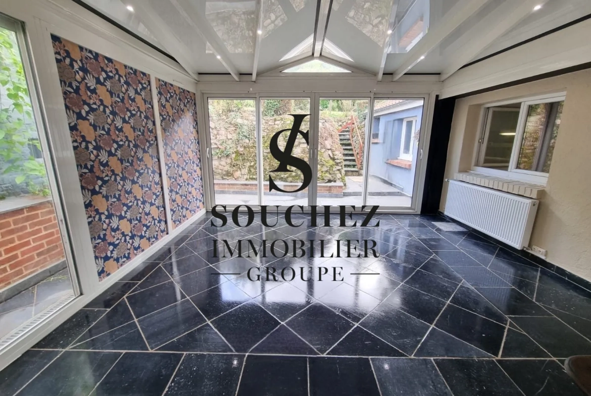 Maison en pierres blanches rénovée à Mont-Saint-Eloi - Jardin et Veranda 