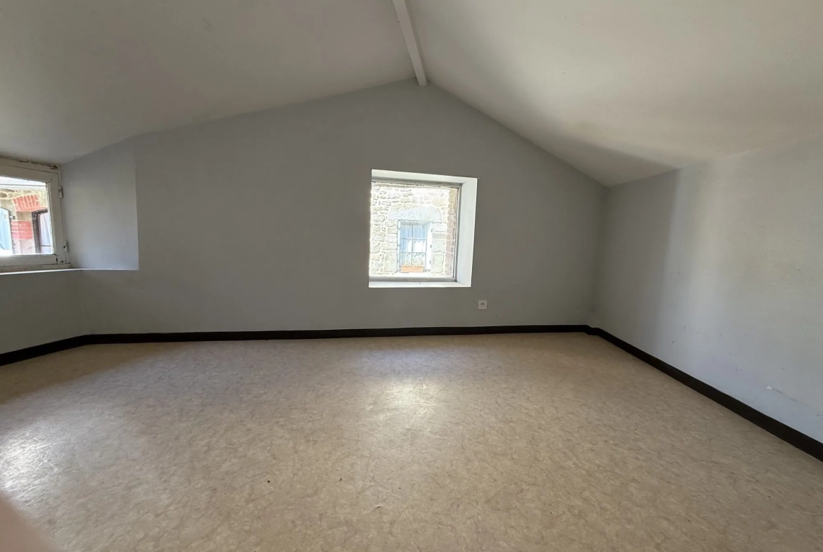 Maison de ville à Combourg de 93 m² avec jardin et potentiel 
