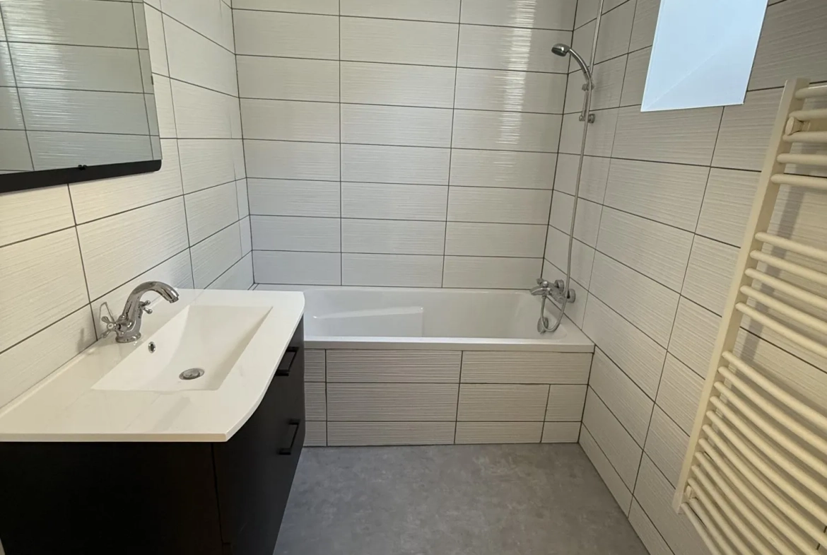 Maison de ville à Combourg de 93 m² avec jardin et potentiel 
