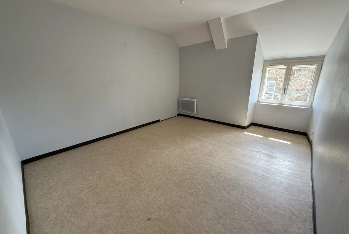 Maison de ville à Combourg de 93 m² avec jardin et potentiel 