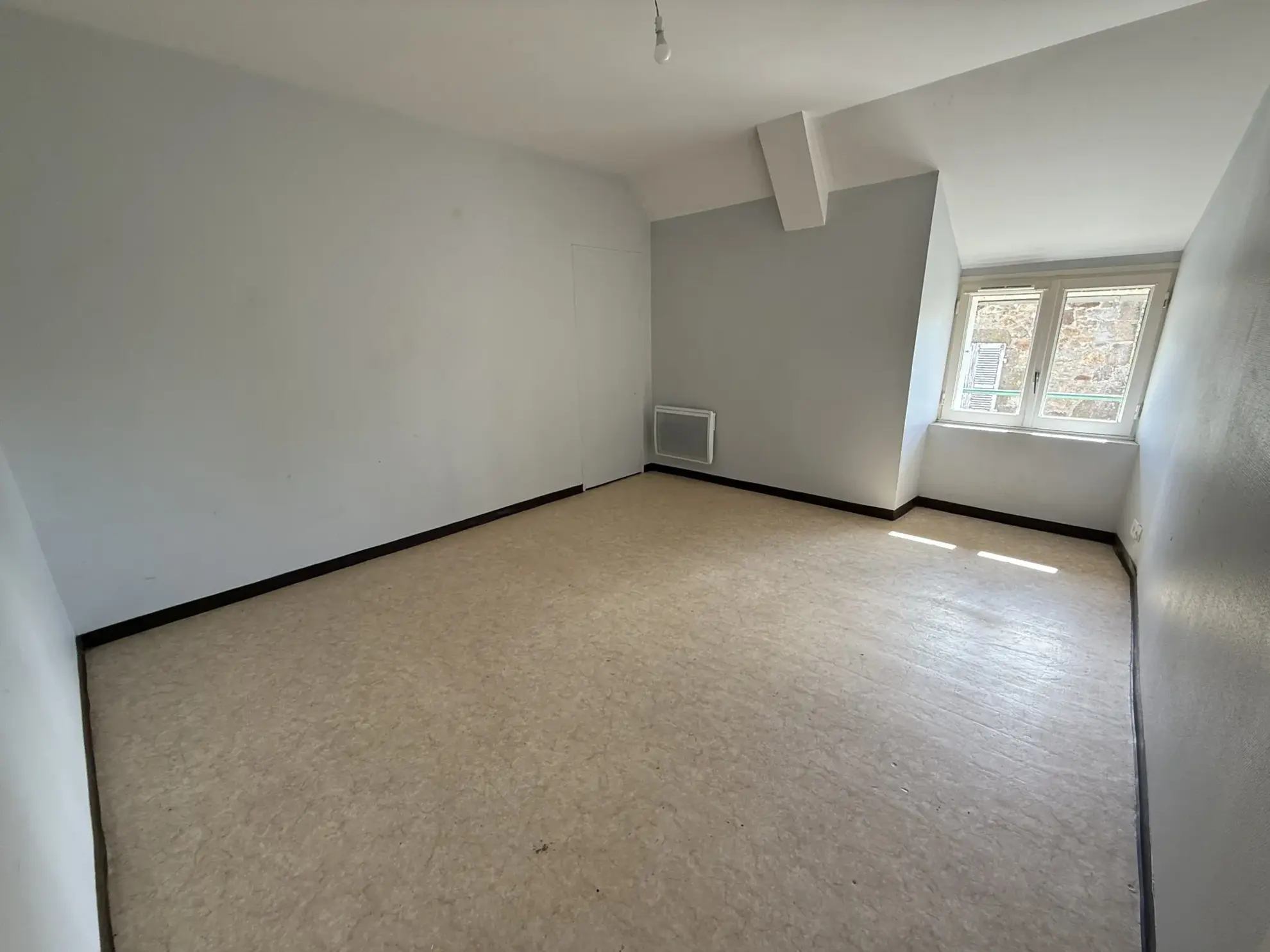 Maison de ville à Combourg de 93 m² avec jardin et potentiel 