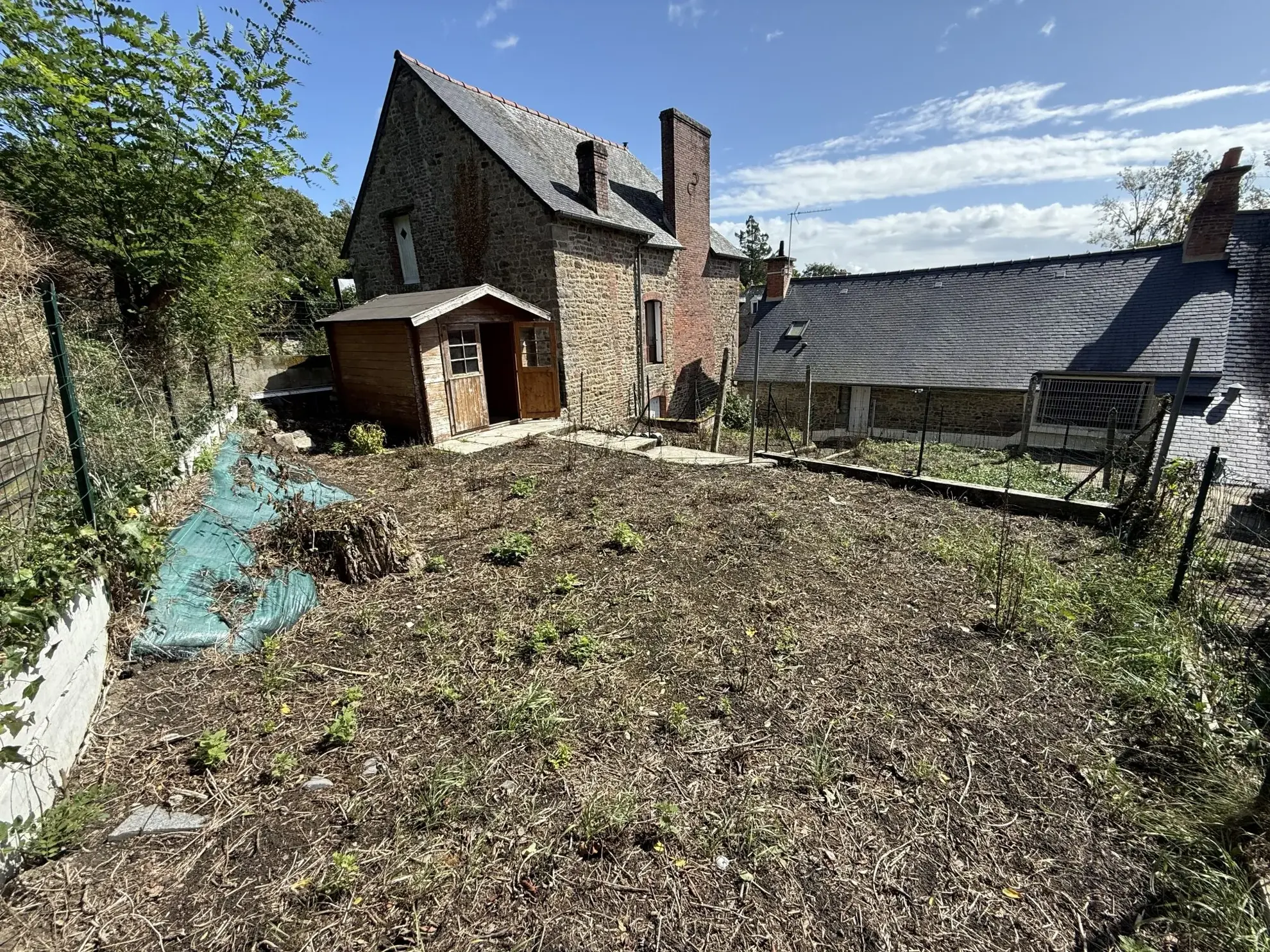 Maison de ville à Combourg de 93 m² avec jardin et potentiel 