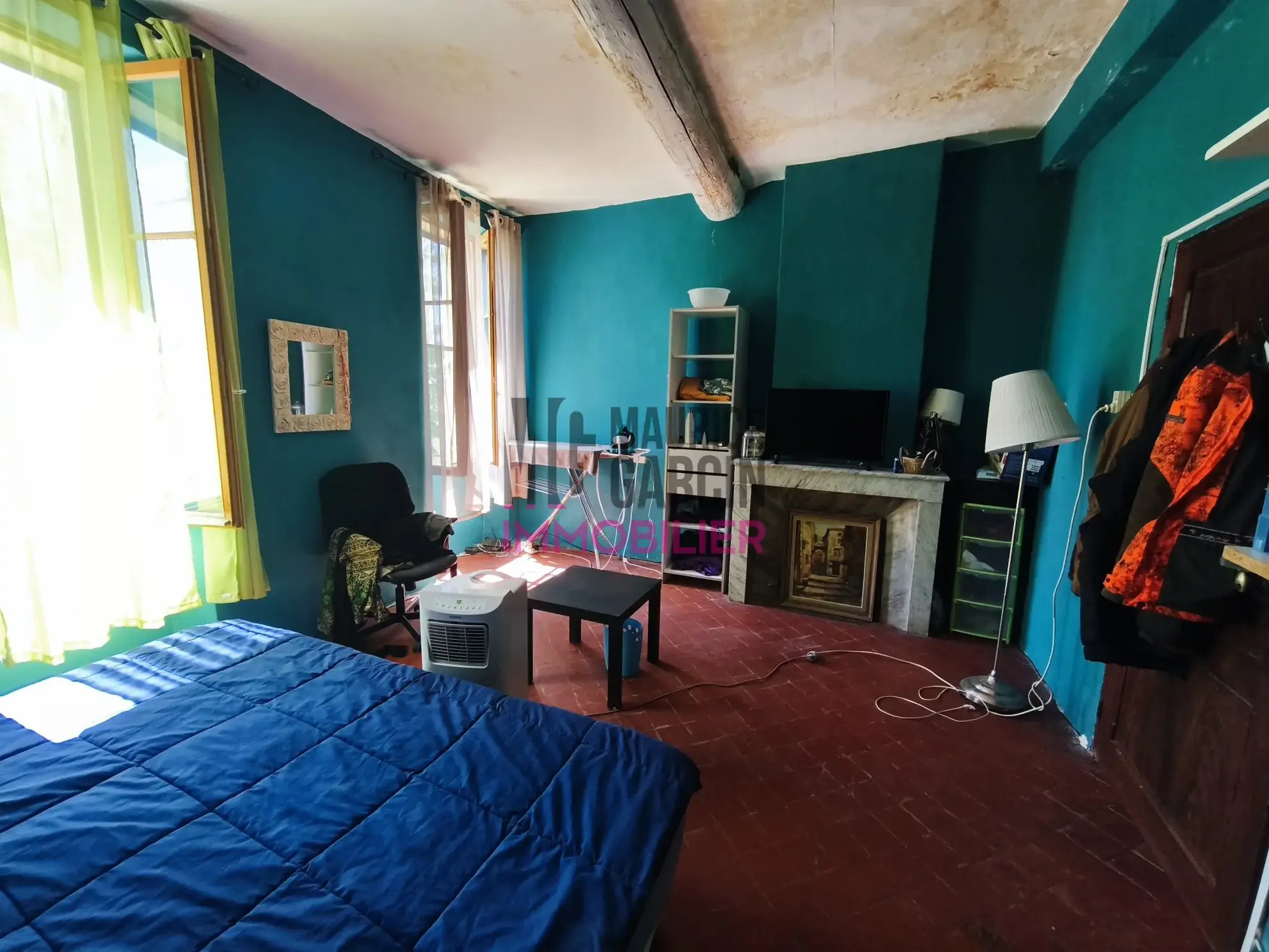 Maison de ville avec terrasse et garage à vendre à Caromb 