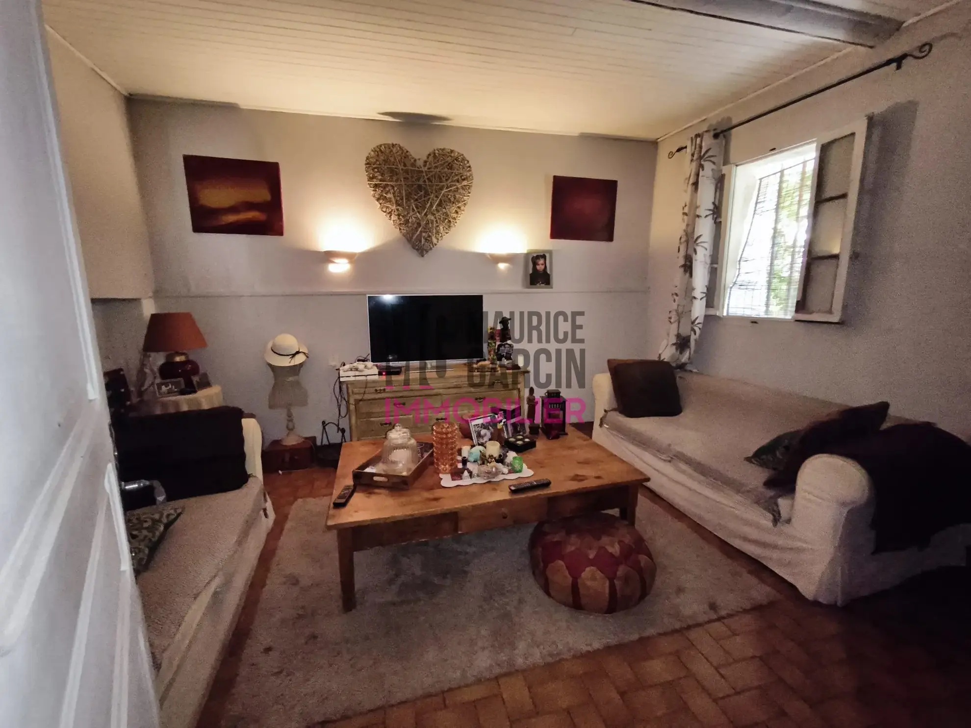 Maison de ville avec terrasse et garage à vendre à Caromb 