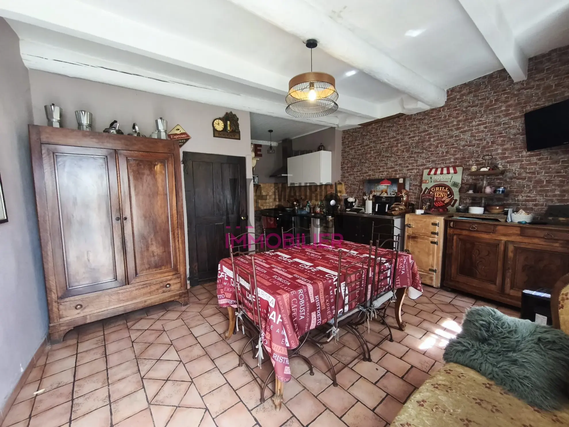 Maison de ville avec terrasse et garage à vendre à Caromb 