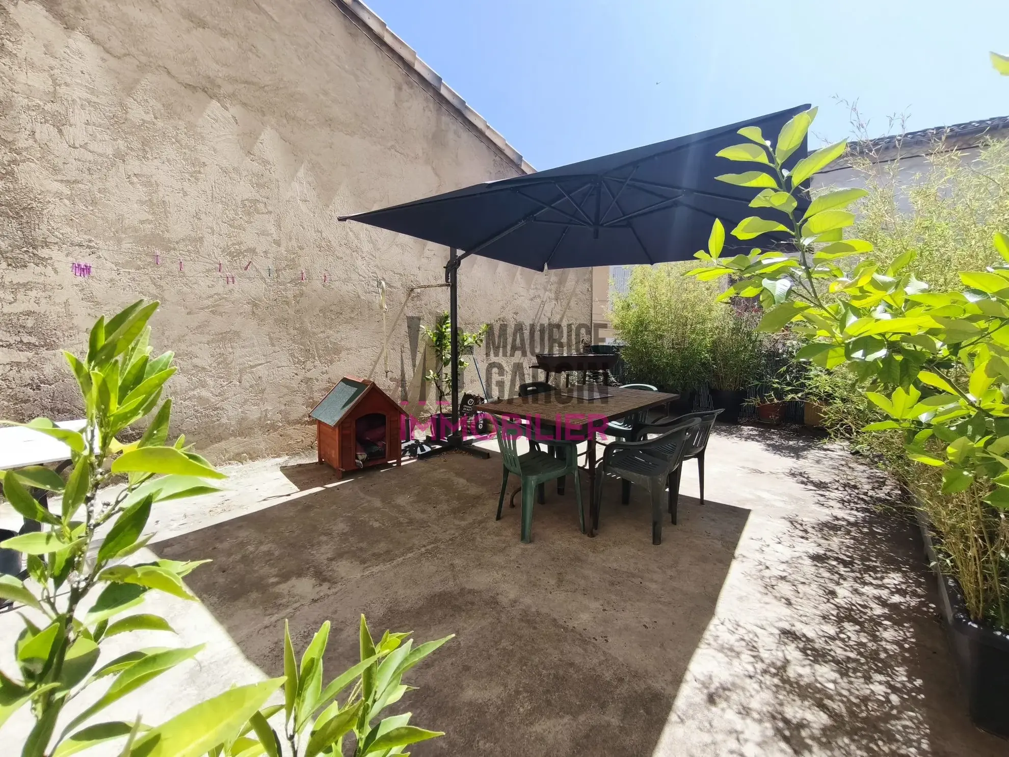 Maison de ville avec terrasse et garage à vendre à Caromb 