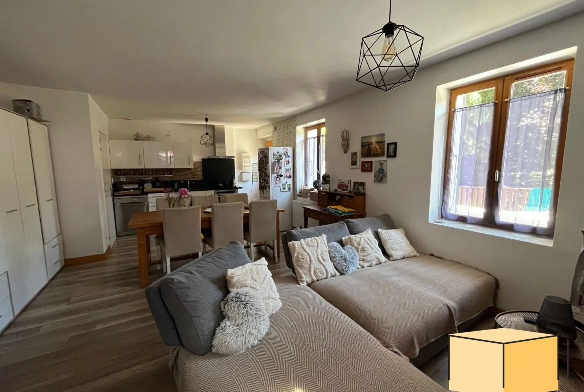 Appartement F3 bis avec terrasse à Yenne, centre-ville 