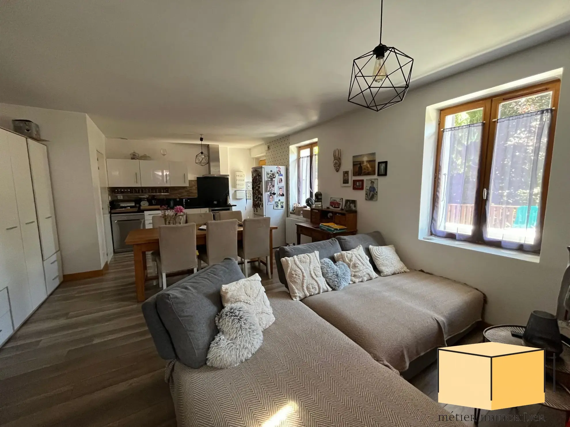 Appartement F3 bis avec terrasse à Yenne, centre-ville 