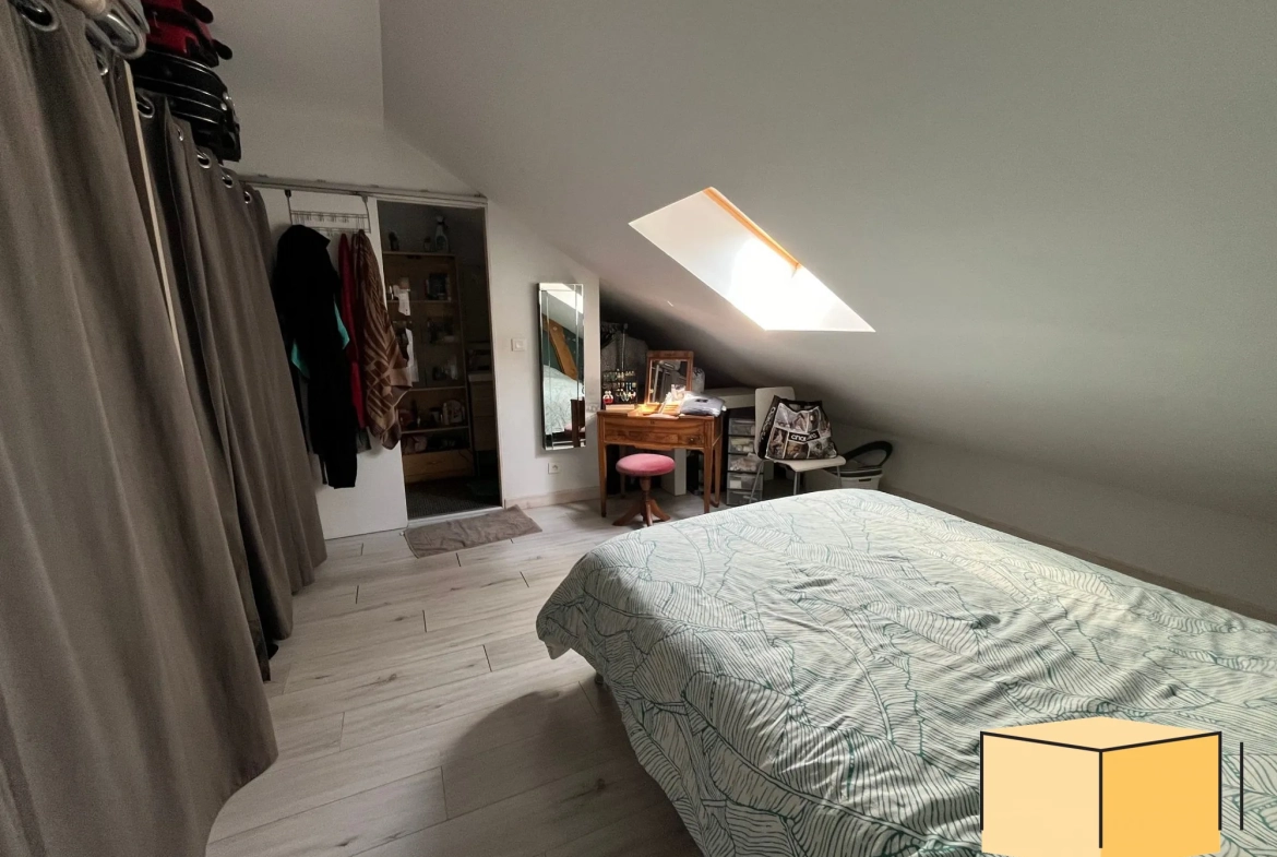 Appartement F3 bis avec terrasse à Yenne, centre-ville 