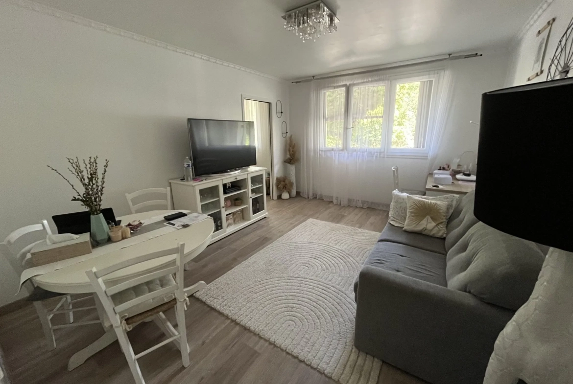 Appartement à vendre à Fontenay-le-Fleury, 59 m², 2 chambres, centre-ville 