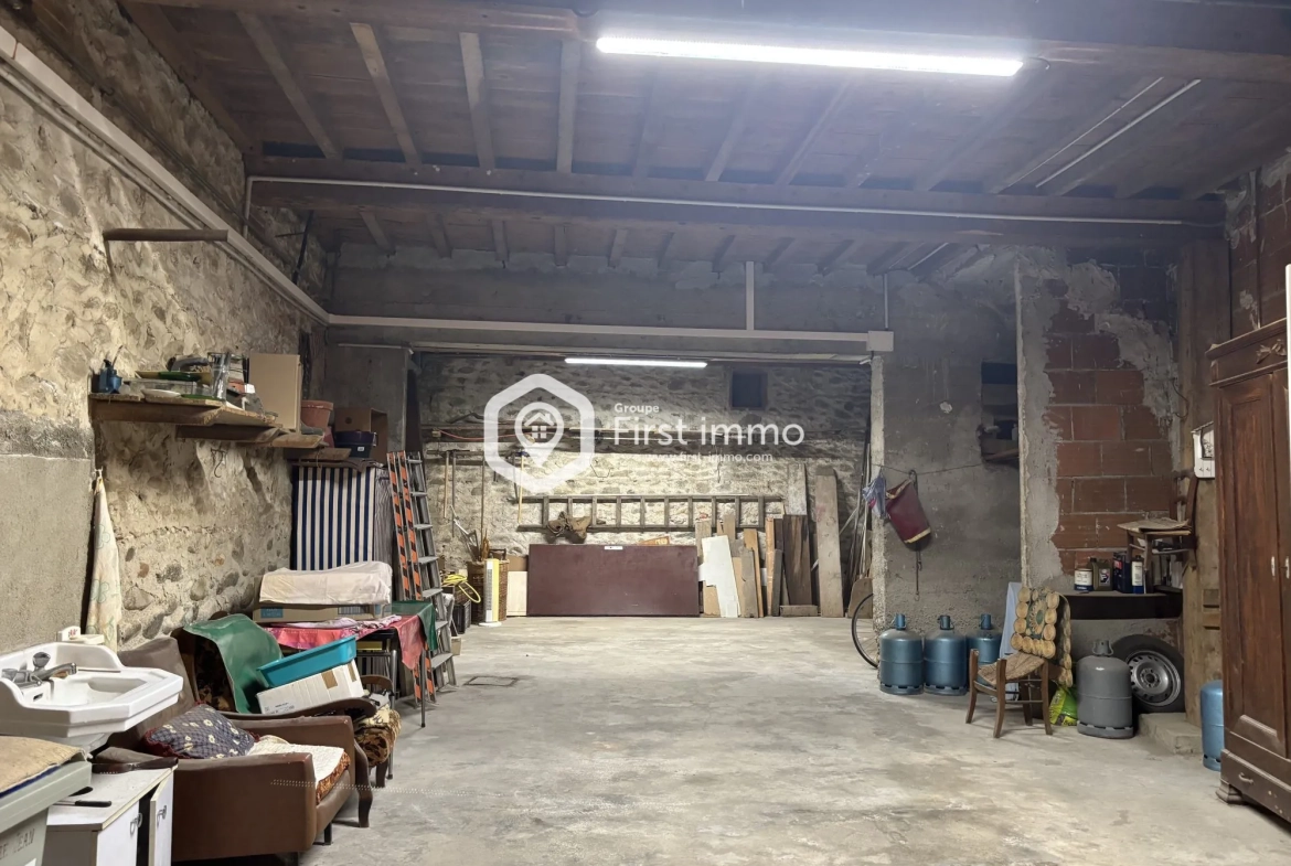 Maison de village à vendre à Saint-Féliu-d'Avall avec garage et terrasse 