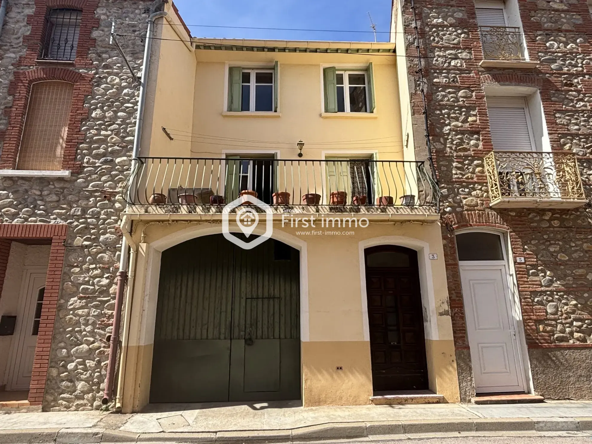 Maison de village à vendre à Saint-Féliu-d'Avall avec garage et terrasse 
