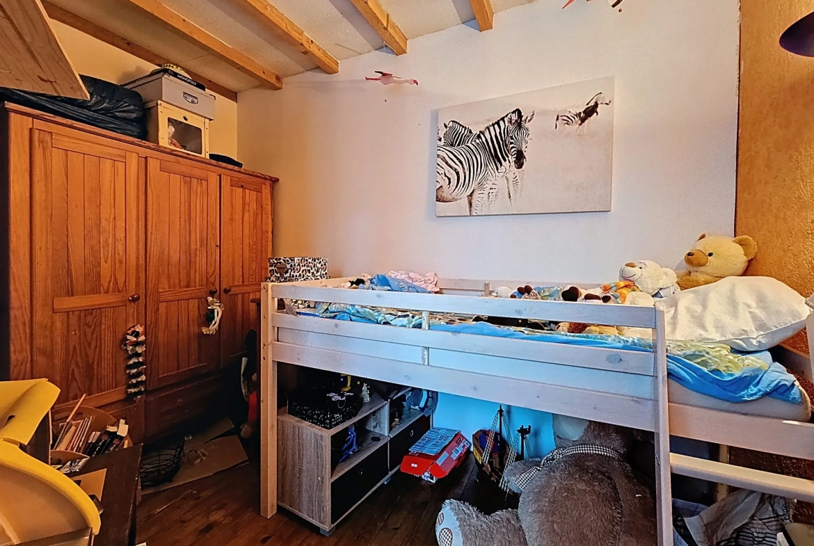 À vendre maison de ville à Lanta - 67 m², 3 niveaux, balcon, à rénover 