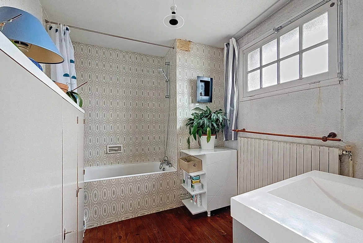 À vendre maison de ville à Lanta - 67 m², 3 niveaux, balcon, à rénover 
