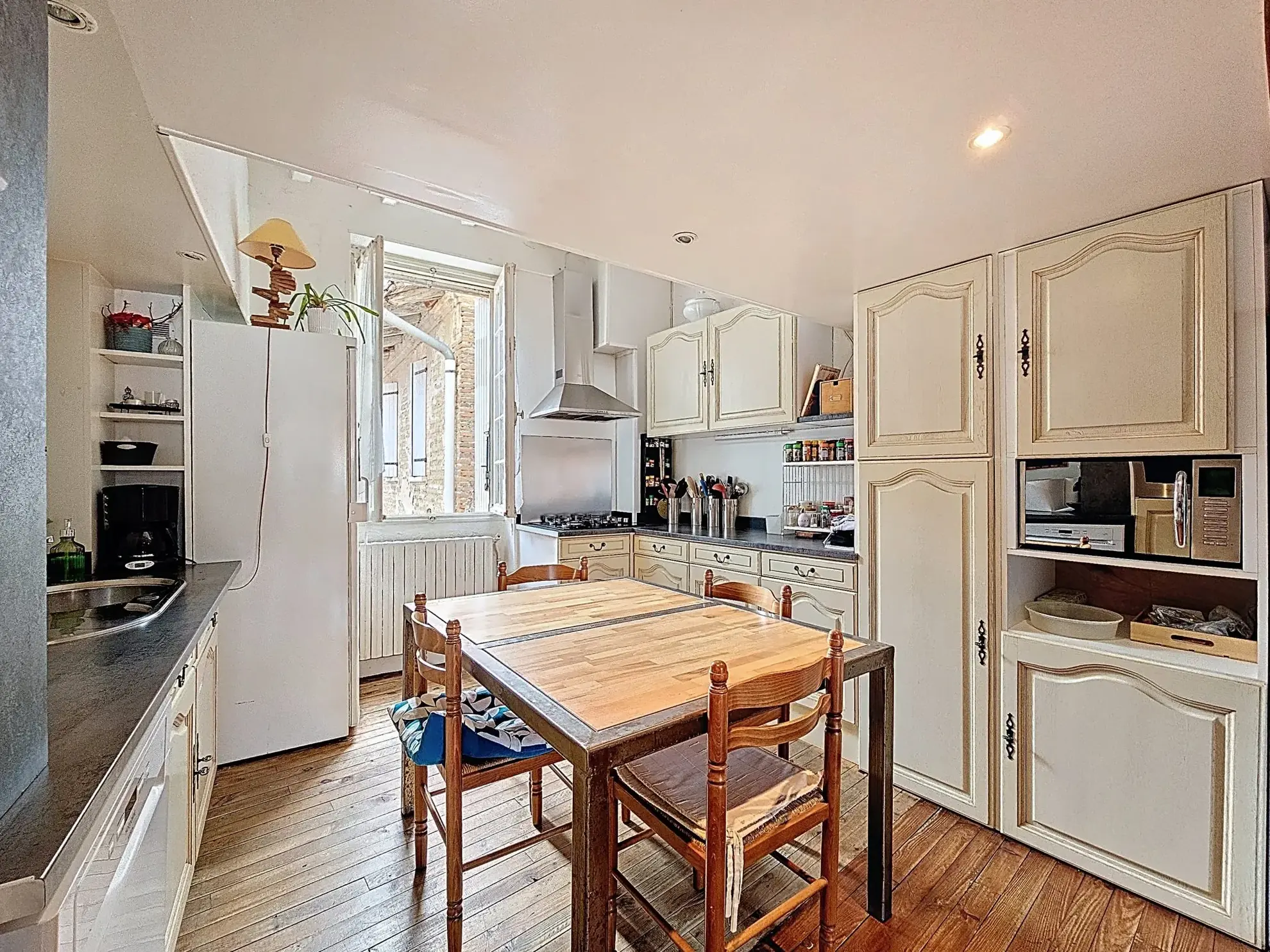 À vendre maison de ville à Lanta - 67 m², 3 niveaux, balcon, à rénover 