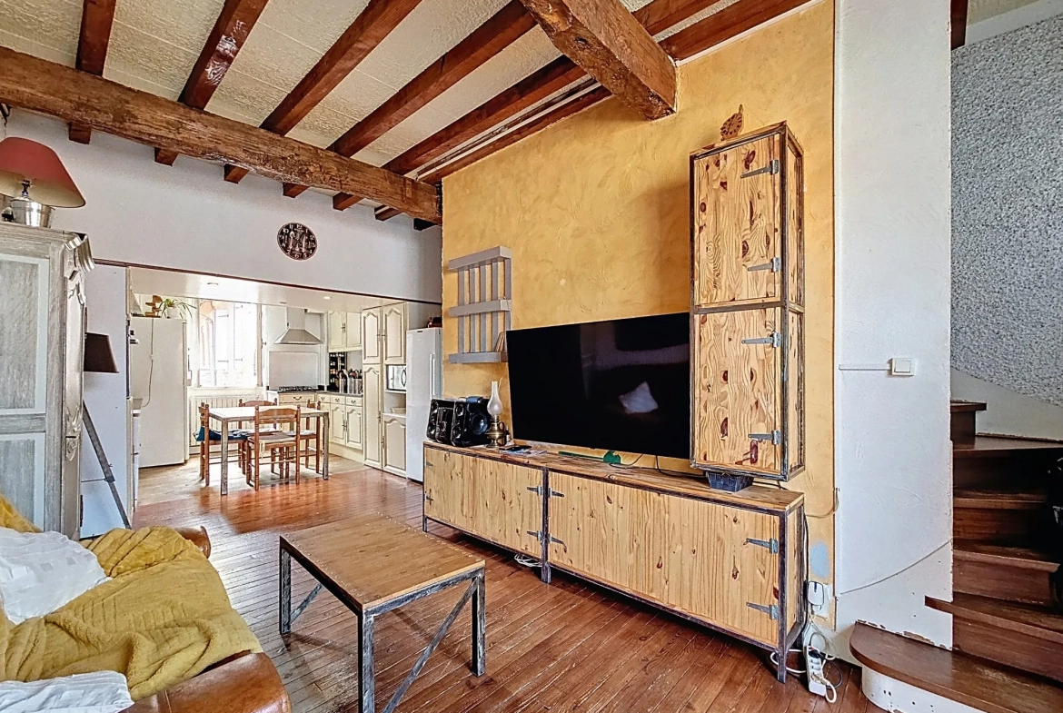 À vendre maison de ville à Lanta - 67 m², 3 niveaux, balcon, à rénover 