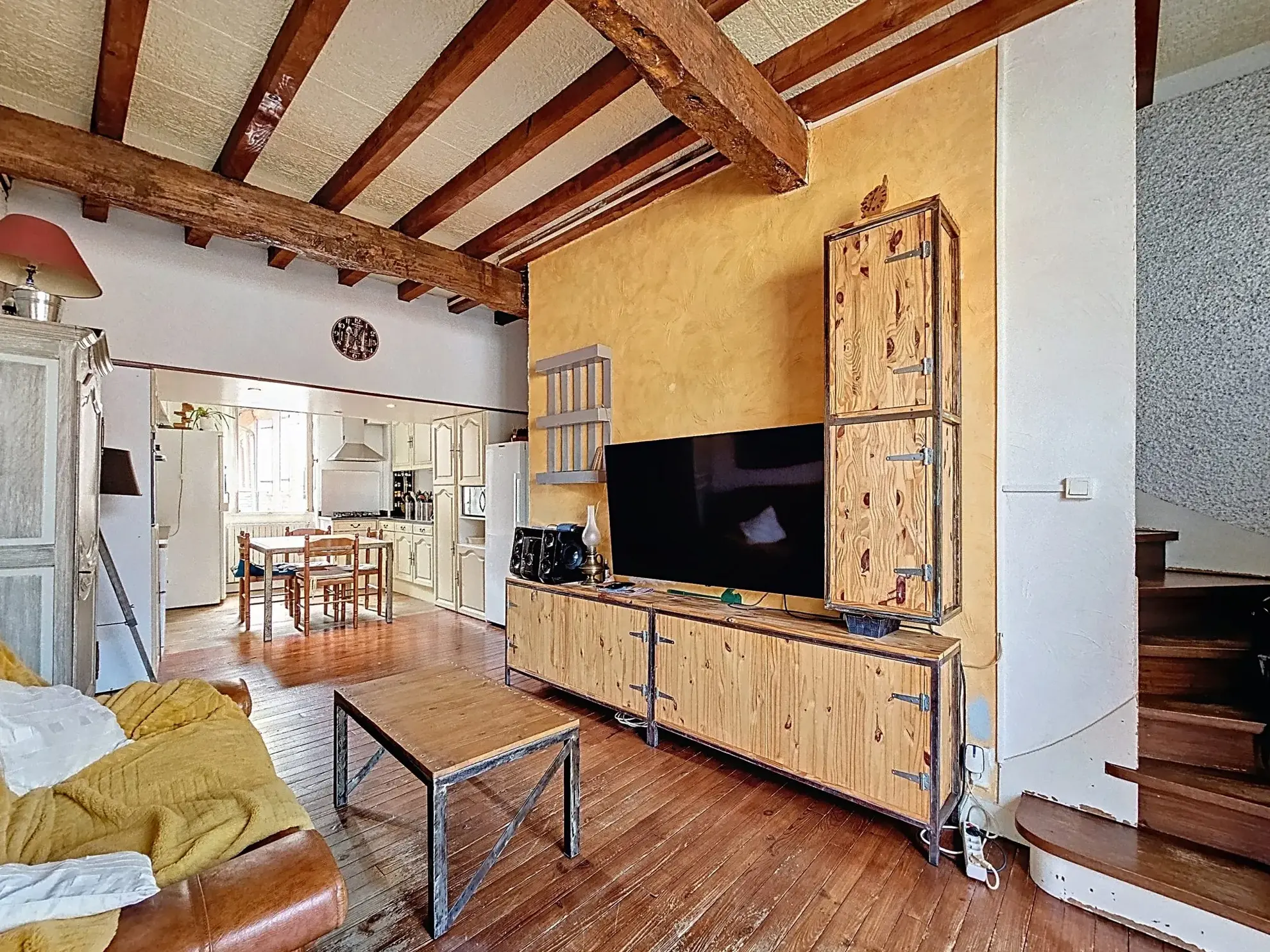 À vendre maison de ville à Lanta - 67 m², 3 niveaux, balcon, à rénover 
