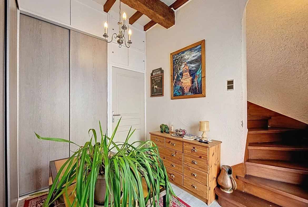À vendre maison de ville à Lanta - 67 m², 3 niveaux, balcon, à rénover 