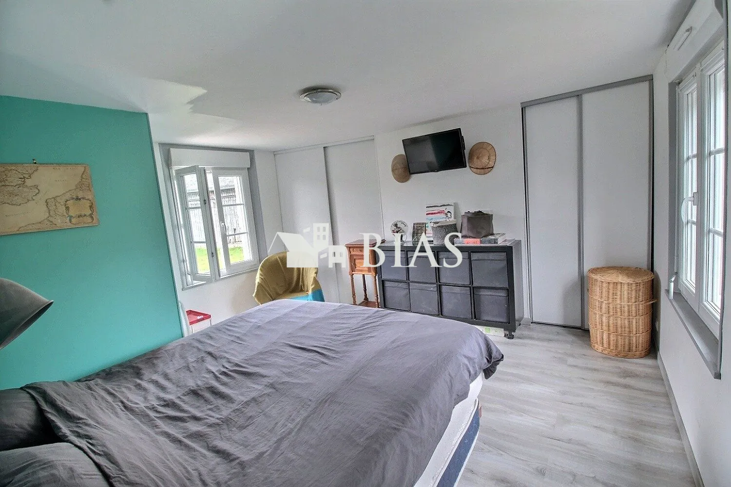 Maison de campagne à vendre à Forges-Les-Eaux, 2 chambres, garage et jardin clôturé 