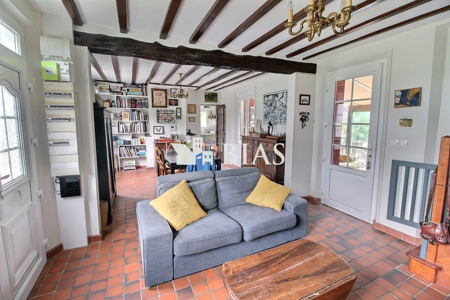 Maison de campagne à vendre à Forges-Les-Eaux, 2 chambres, garage et jardin clôturé 