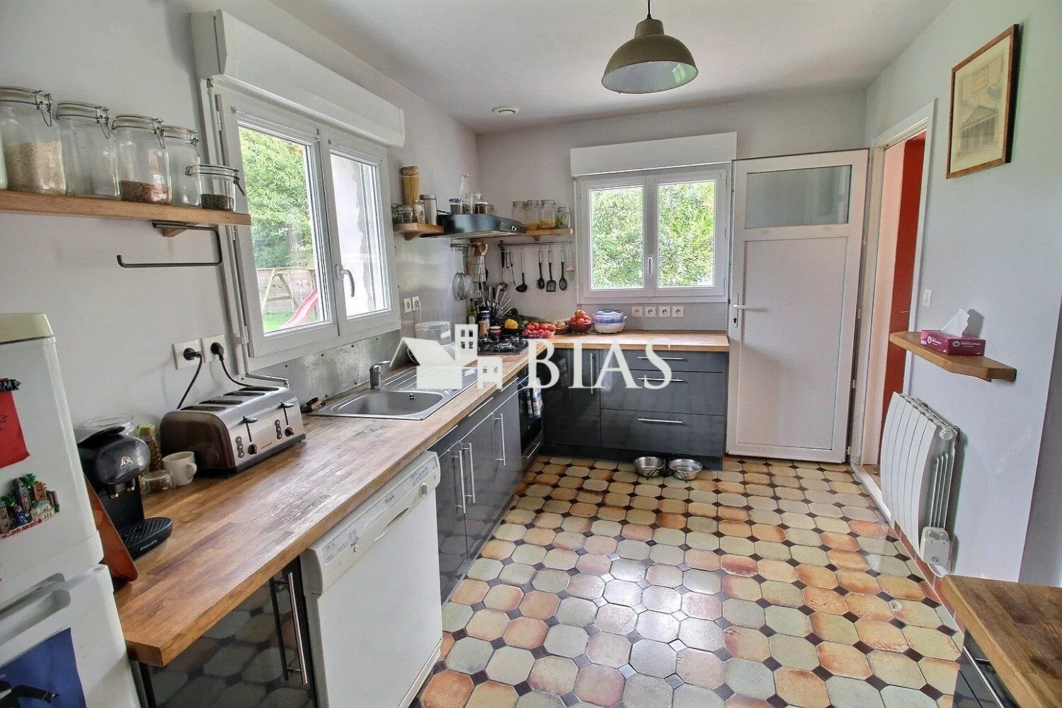 Maison de campagne à vendre à Forges-Les-Eaux, 2 chambres, garage et jardin clôturé 