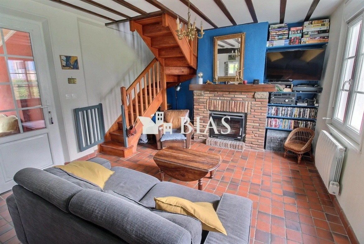 Maison de campagne à vendre à Forges-Les-Eaux, 2 chambres, garage et jardin clôturé 