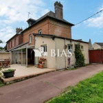 Maison de campagne à vendre à Forges-Les-Eaux, 2 chambres, garage et jardin clôturé