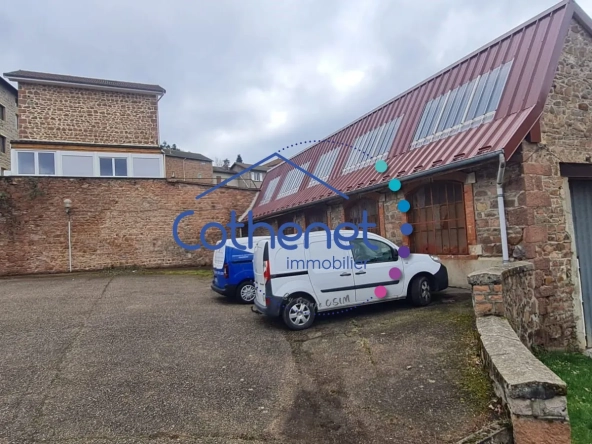 À vendre local professionnel de 270 m² à Cours, accès grands véhicules