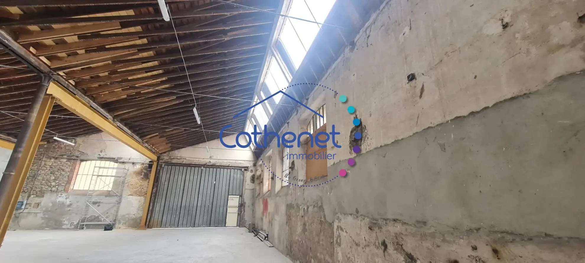 À vendre local professionnel de 270 m² à Cours, accès grands véhicules 