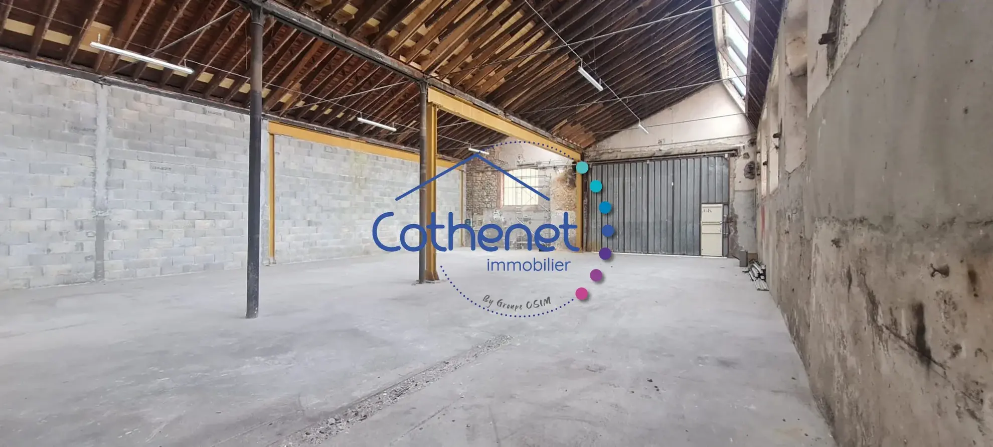 À vendre local professionnel de 270 m² à Cours, accès grands véhicules 