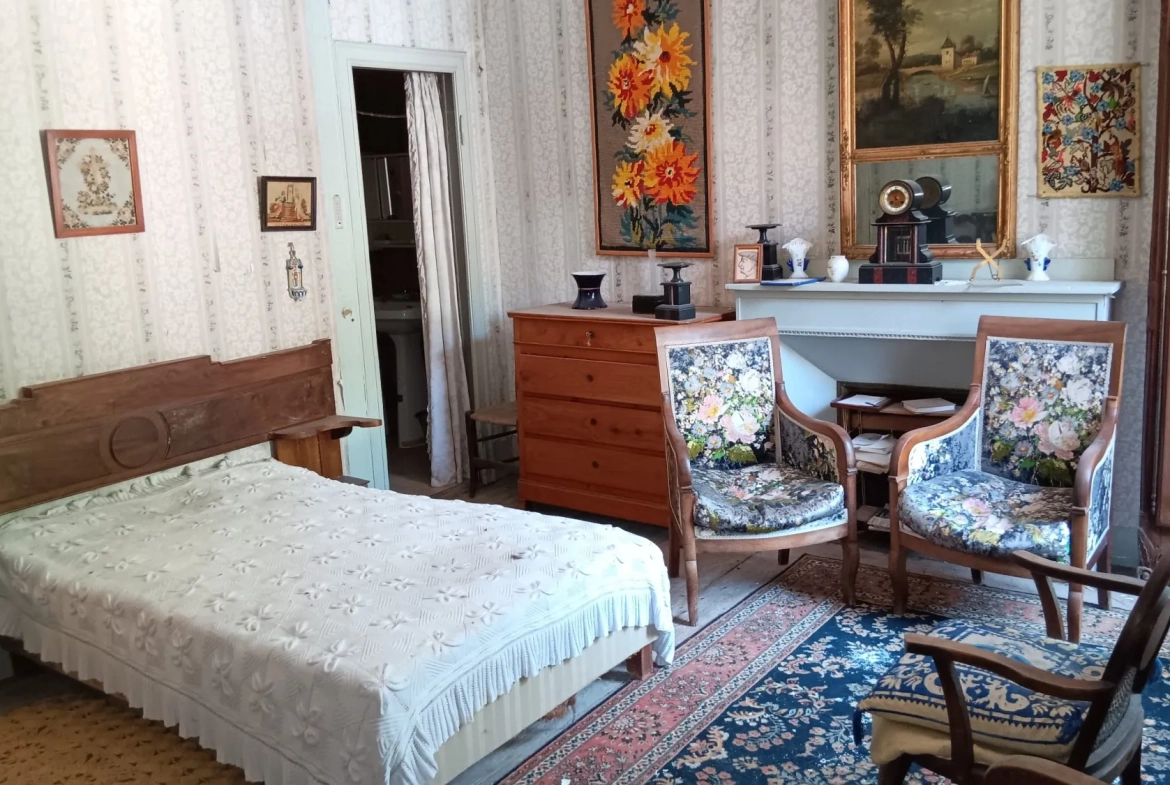Maison à vendre avec vue sur les montagnes à Saint-Béat-Lez - 180 m² à rénover 