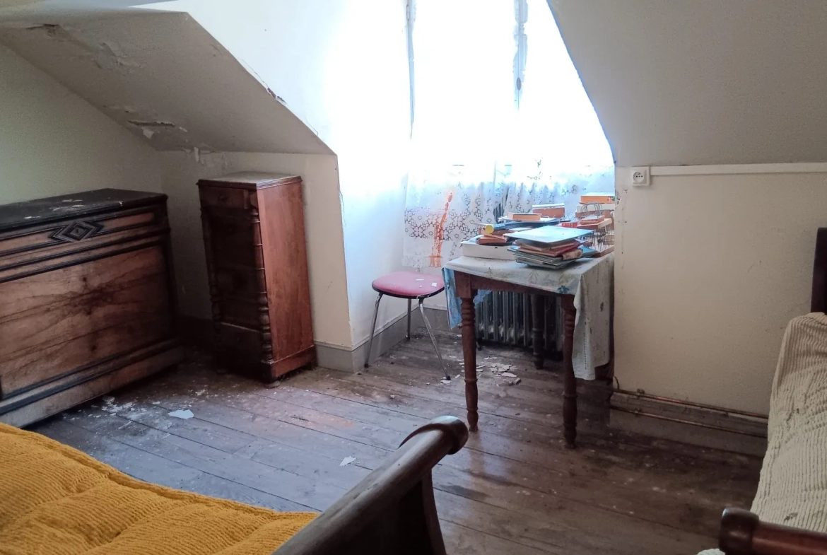 Maison à vendre avec vue sur les montagnes à Saint-Béat-Lez - 180 m² à rénover 