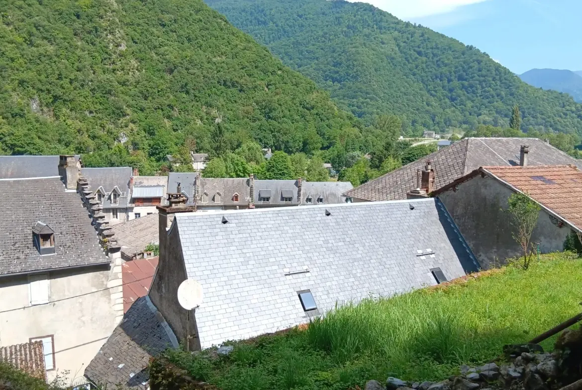 Maison à vendre avec vue sur les montagnes à Saint-Béat-Lez - 180 m² à rénover 