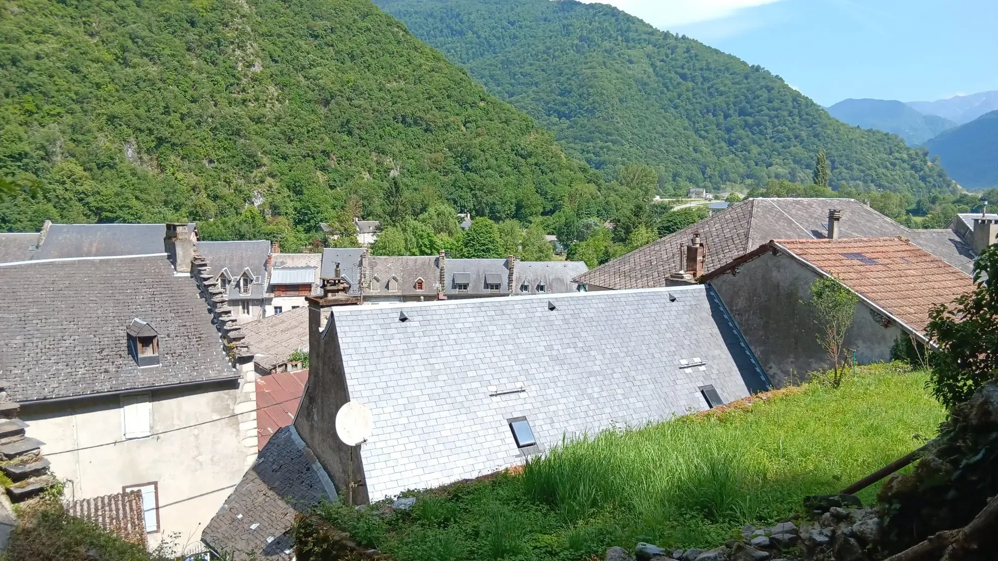 Maison à vendre avec vue sur les montagnes à Saint-Béat-Lez - 180 m² à rénover 