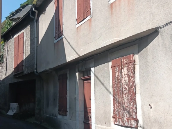 Maison à vendre avec vue sur les montagnes à Saint-Béat-Lez - 180 m² à rénover