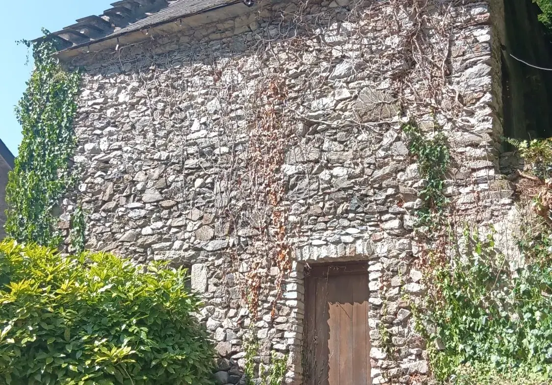 Maison à vendre avec vue sur les montagnes à Saint-Béat-Lez - 180 m² à rénover 
